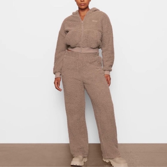 NEW Skims Teddy High Pile Fleece Track Pants
Desert Tan AP-LPT-0862‎ - Picture 1 of 6
